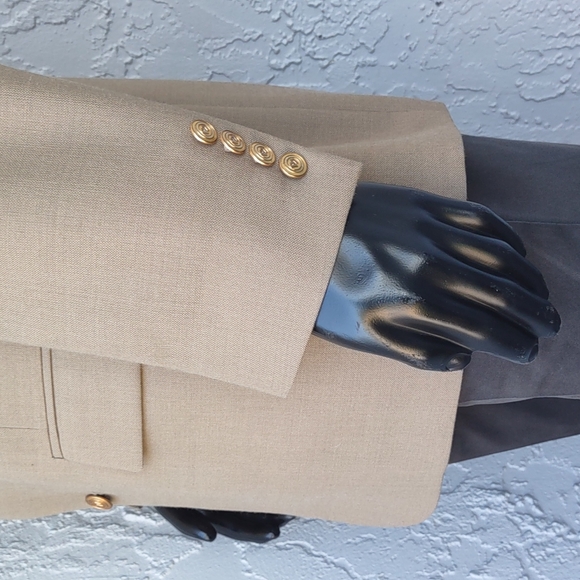 WIMBLEDON OF ENGLAND MEN'S VINTAGE GOLD BUTTON LUXURY BLAZER (COSTA RICA) - Picture 13 of 17